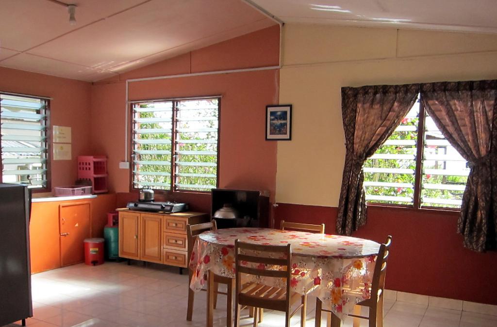 Mile 36 Lodge Kundasang Exterior photo